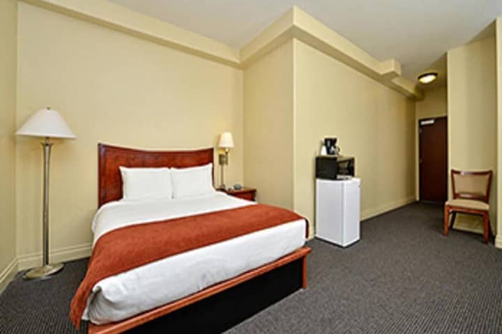 Room 6 of 39